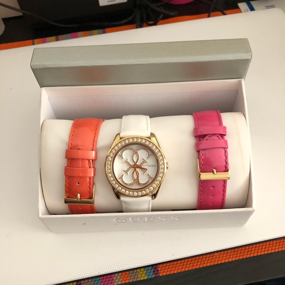 Guess women’s watch 3pc set U0162L1